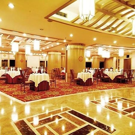 Crown Hotel Wuhan Exterior photo
