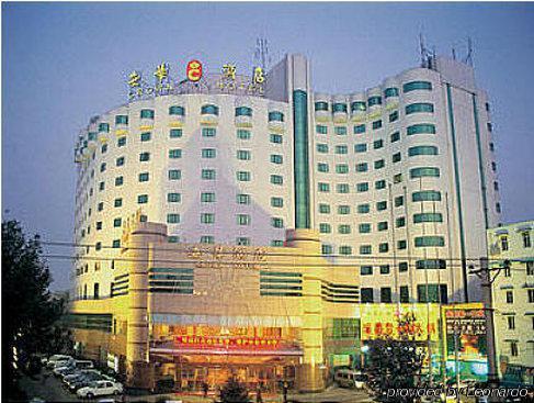 Crown Hotel Wuhan Exterior photo