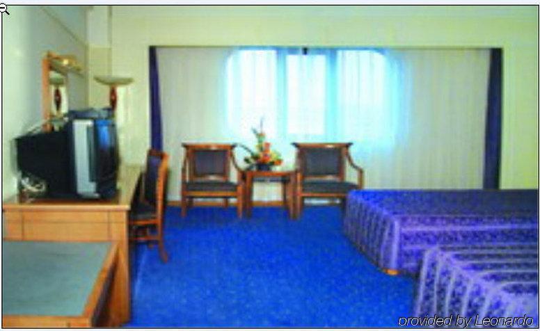 Crown Hotel Wuhan Room photo