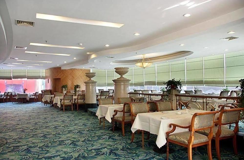 Crown Hotel Wuhan Exterior photo