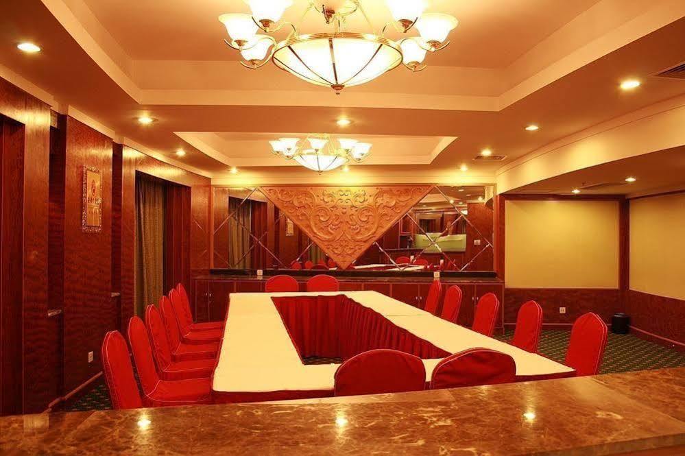 Crown Hotel Wuhan Exterior photo